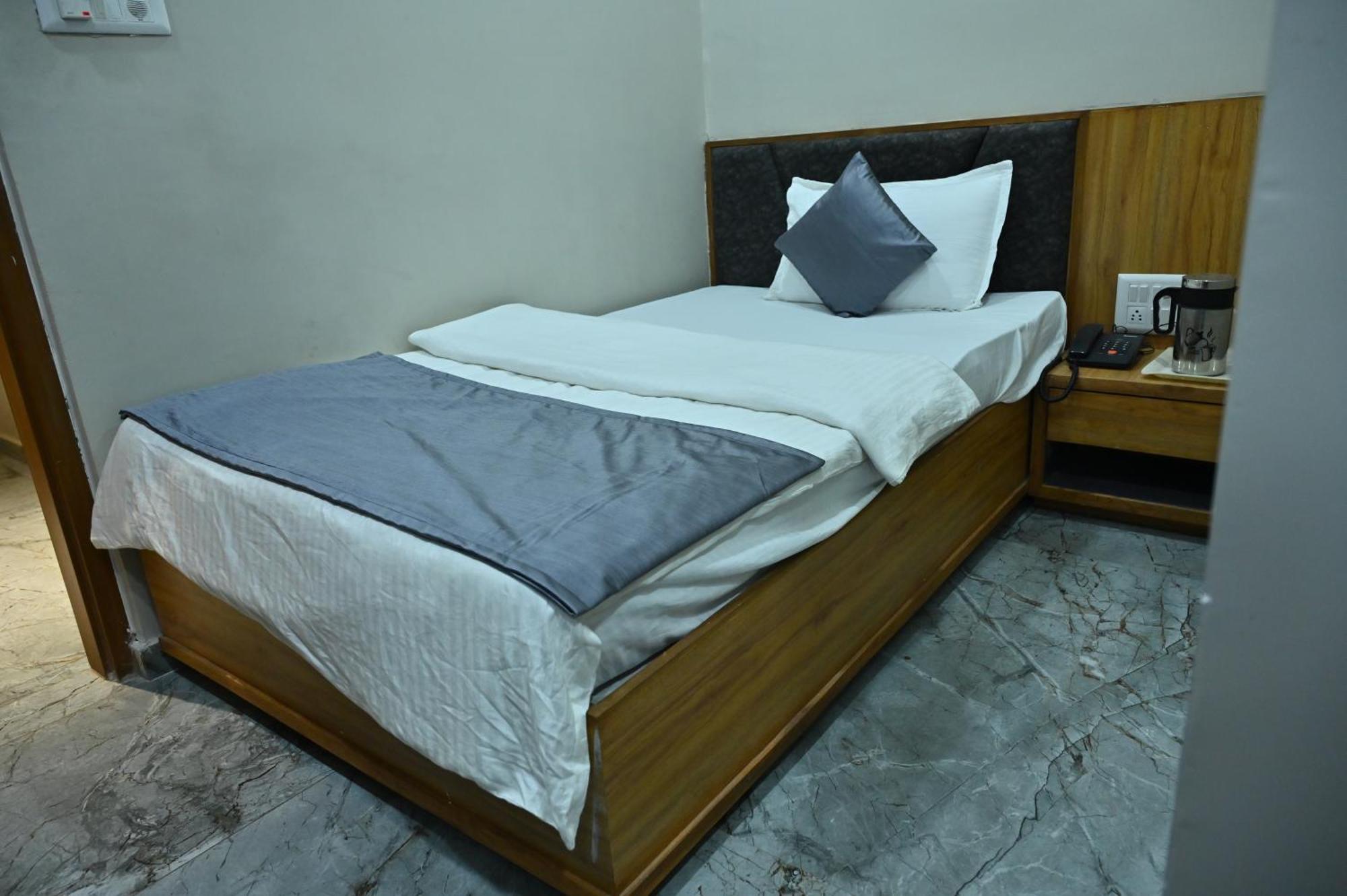 Hotel Sury Villa Ahmedabad Exterior foto