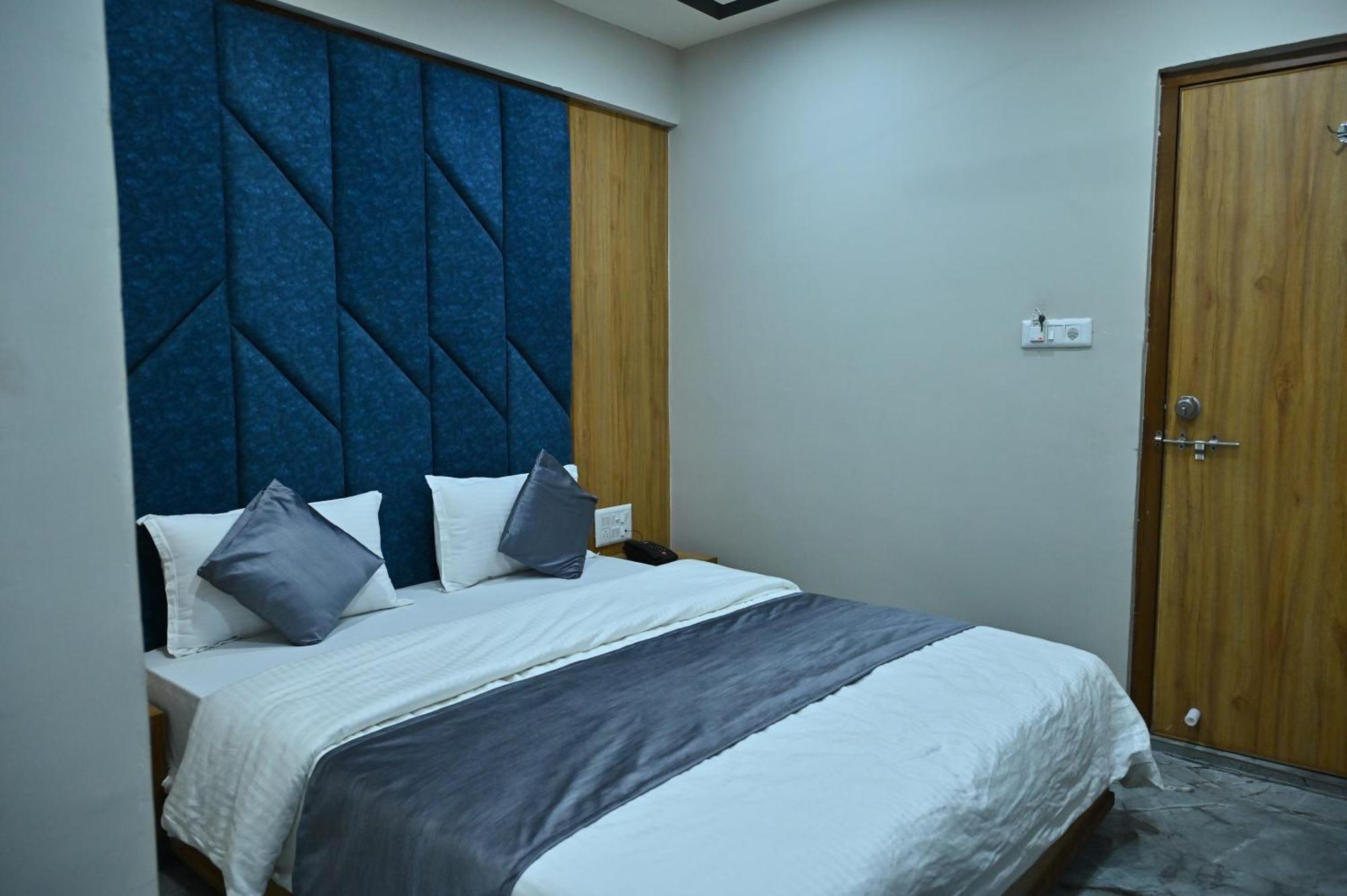 Hotel Sury Villa Ahmedabad Exterior foto