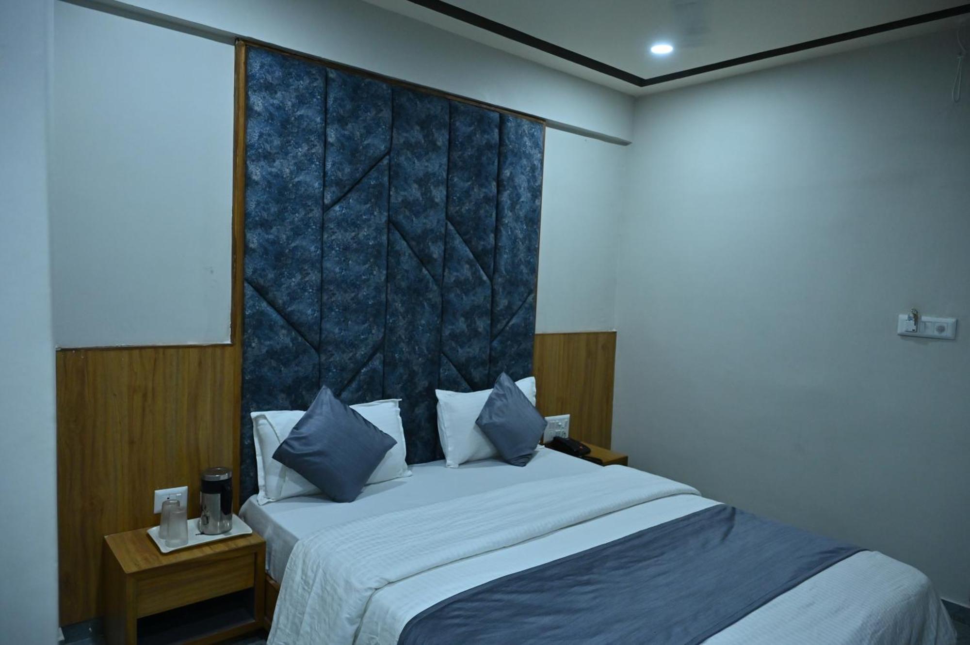 Hotel Sury Villa Ahmedabad Exterior foto